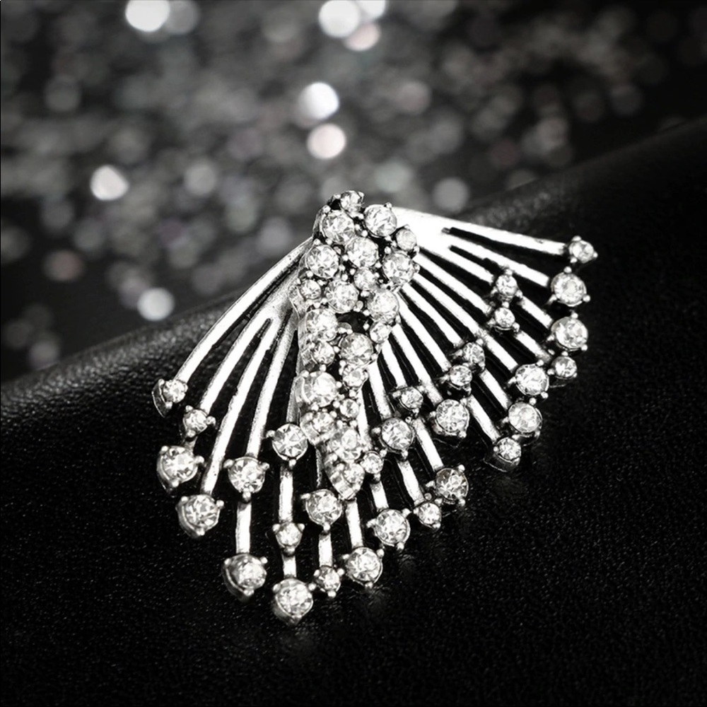 • Zara • Angel Wing Earring - Picture 2 of 4